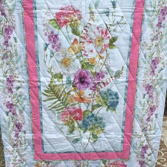 NWT Handcrafted Pastels Floral Quilt - Picture 4 of 16